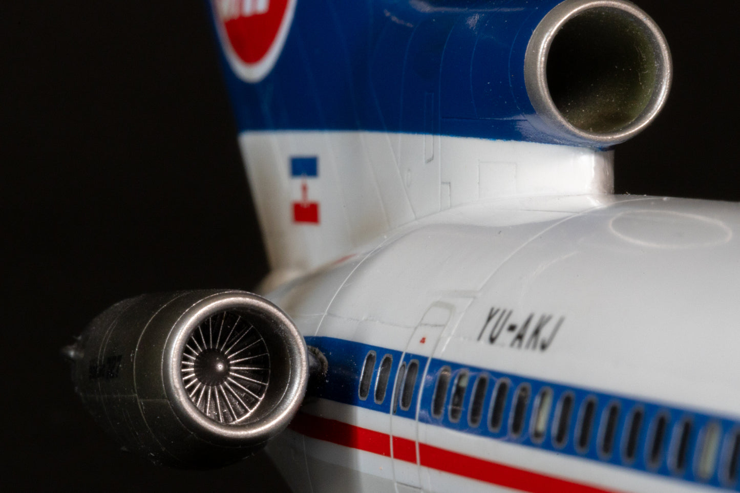 B727-200ADV Yugoslav Airlines 1:144